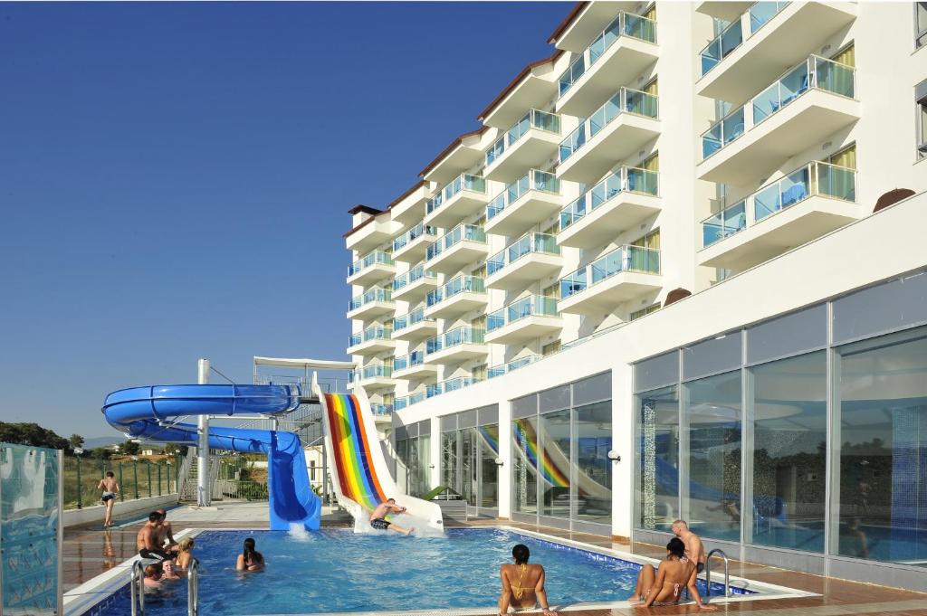 Bazén v ubytování Cenger Beach Resort Spa - All Inclusive nebo v jeho okolí