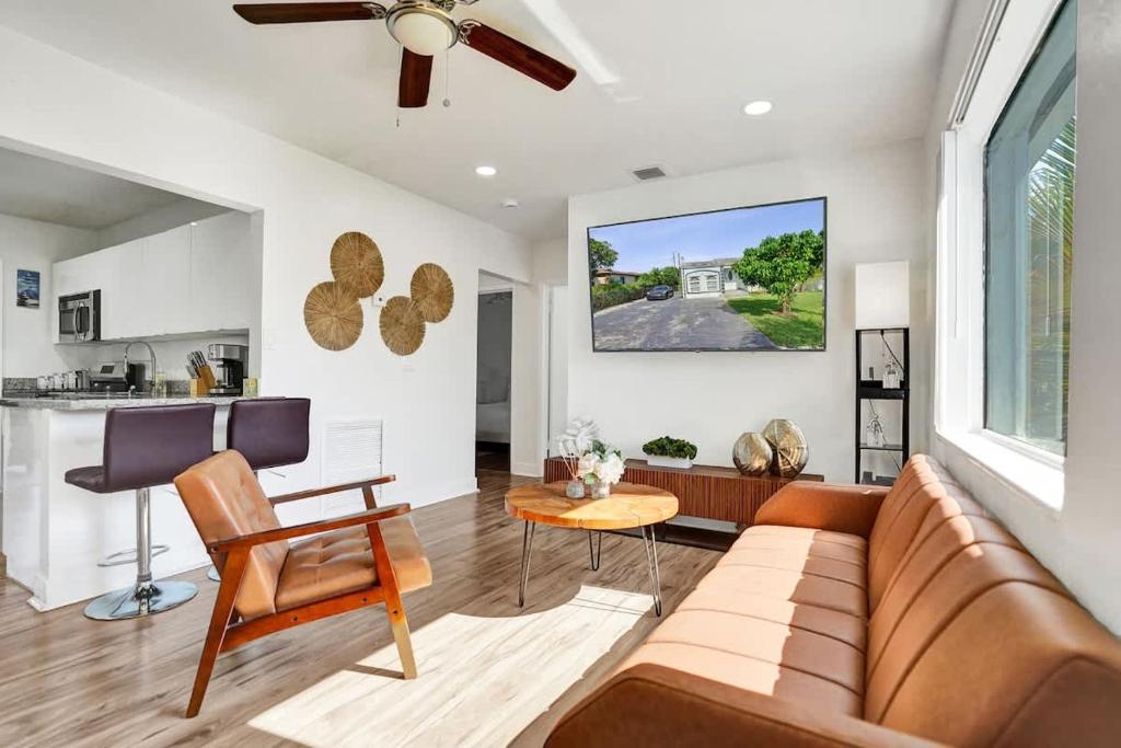 a living room with a couch and a table at Villa Riviera Beach -4Bdr Relaxing Retreat By Viac in Riviera Beach