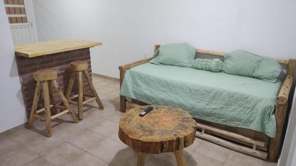 En eller flere senge i et værelse på Hermoso departamento con cochera privada