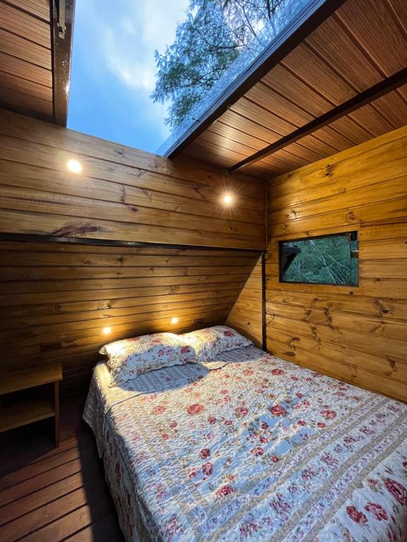 Postel nebo postele na pokoji v ubytování Cabana das estrelas Refúgio Jaguary