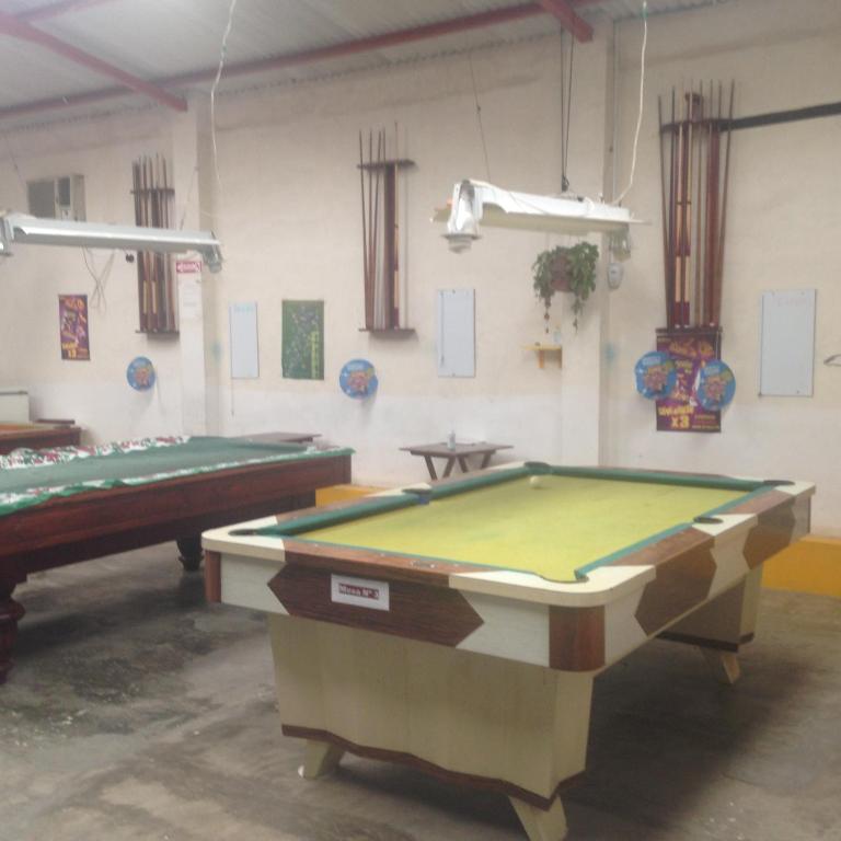 Biliár nebo kulečník v ubytování Hostal Camping Beach