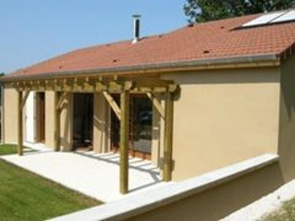 Φωτογραφία από το άλμπουμ του Maison spacieuse 6 pers, terrasse et jardin clos - FR-1-611-125 σε Vouécourt