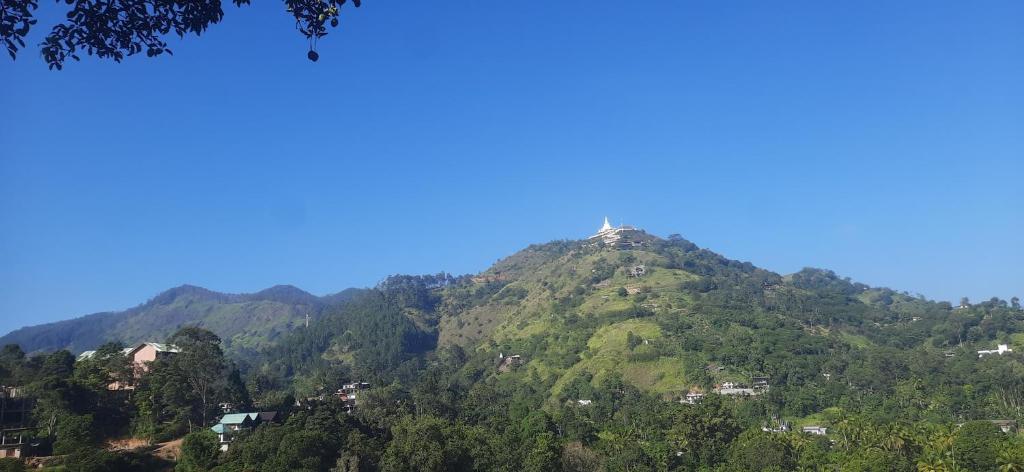 En generel udsigt til bjerge eller udsigt til bjerge taget fra resortet