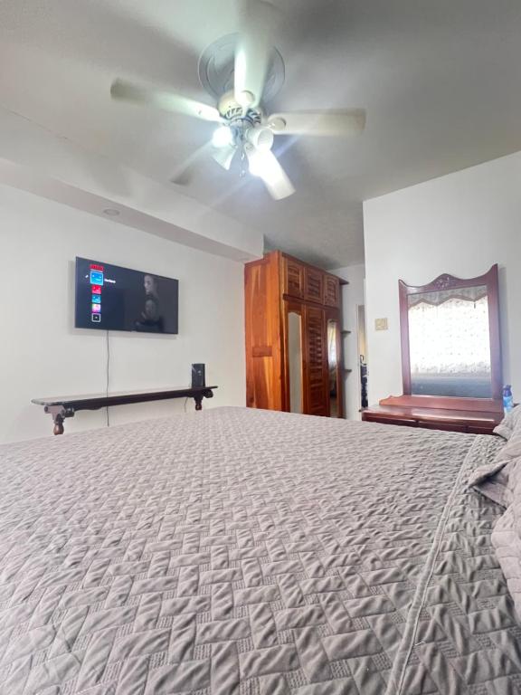 Ένα ή περισσότερα κρεβάτια σε δωμάτιο στο White River Ocho Rios Suite, Luxury