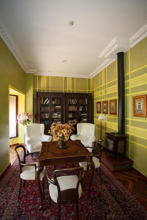 A seating area at Apartamentos Soho Boutique Vistahermosa