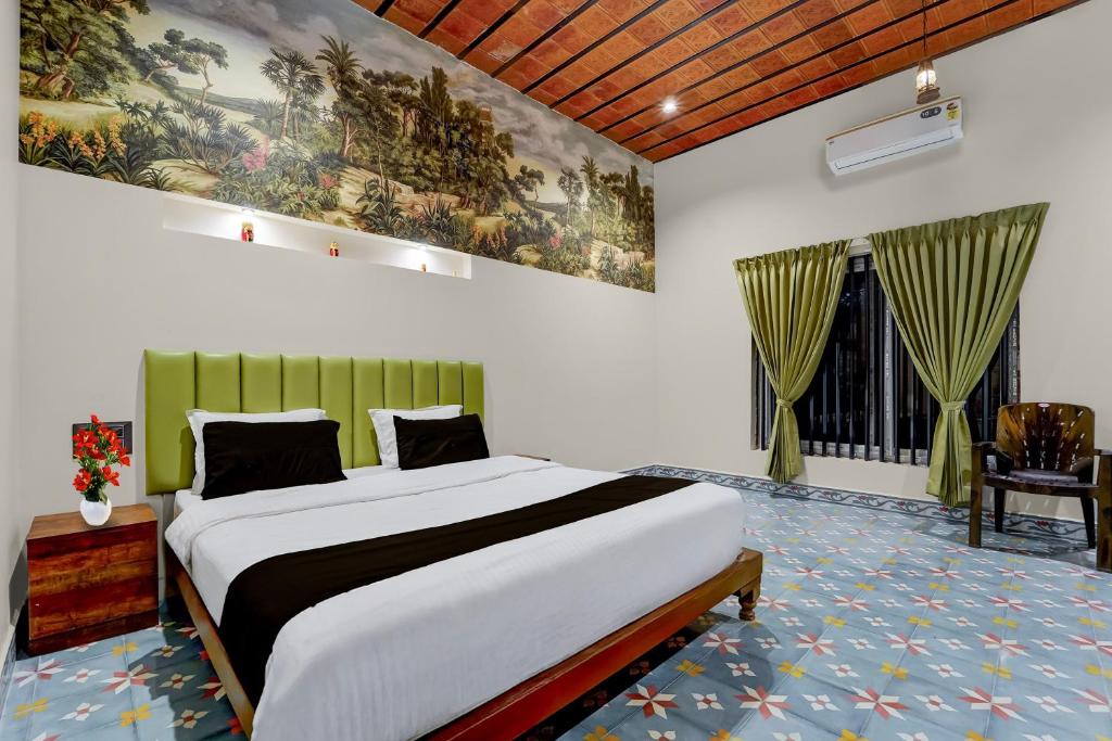 Un pat sau paturi într-o cameră la Mithalai Farm by Palette I 4BHK I Kids's Play I Coimbatore