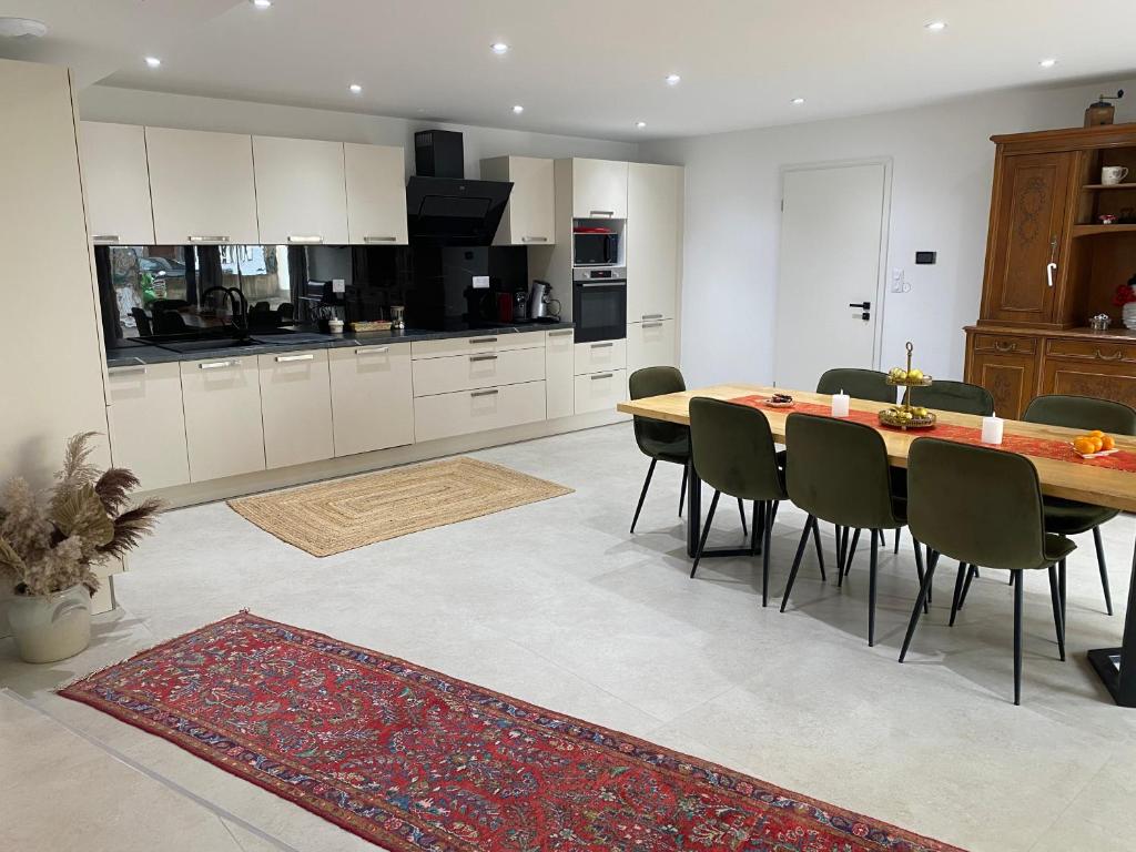 Kuchyň nebo kuchyňský kout v ubytování Maison Colmar, spacieuse, accueillante , confortable au calme