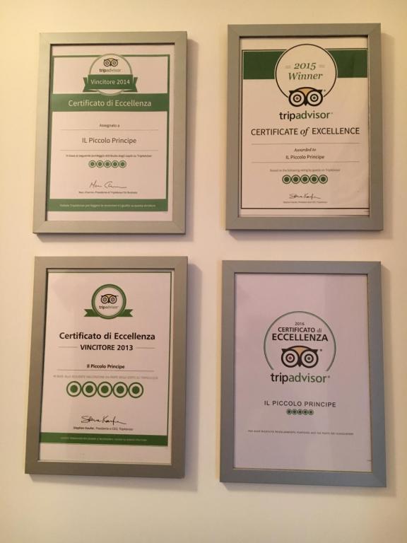 Certyfikat, podpis lub inny dokument wystawiony w obiekcie Piccolo Principe Salerno B&B
