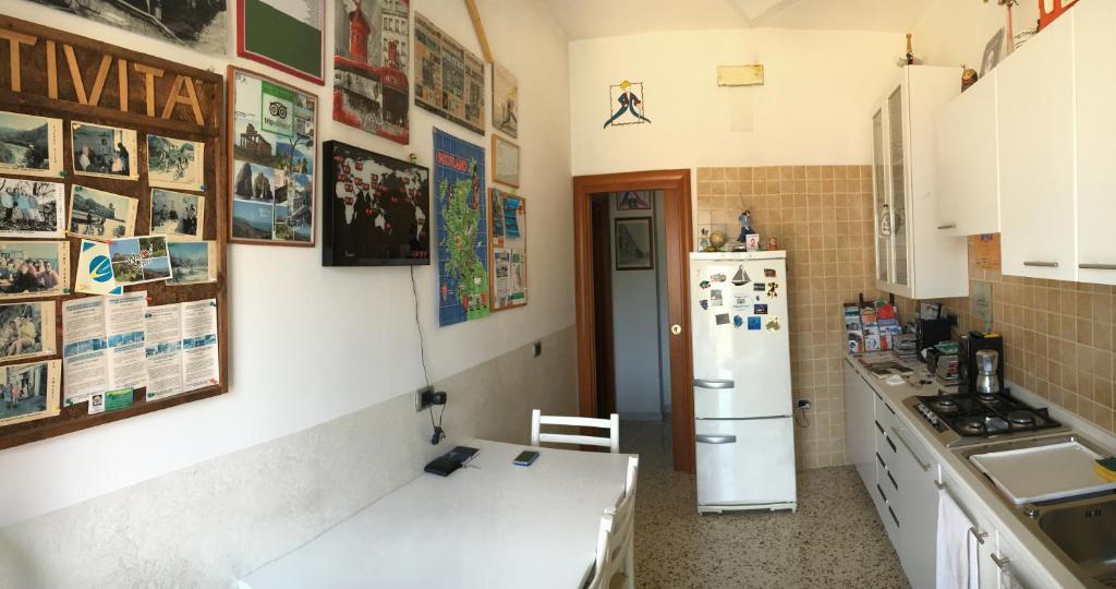 Kuchnia lub aneks kuchenny w obiekcie Piccolo Principe Salerno B&B