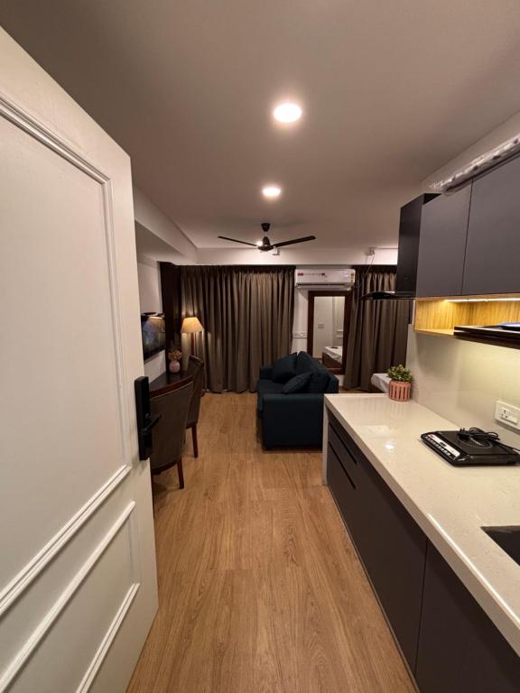 Η κουζίνα ή μικρή κουζίνα στο Halo Urban Suite