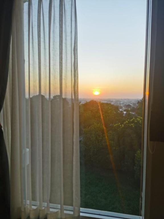 a window with a view of the sunset at The new concept office plus in Ban Fon