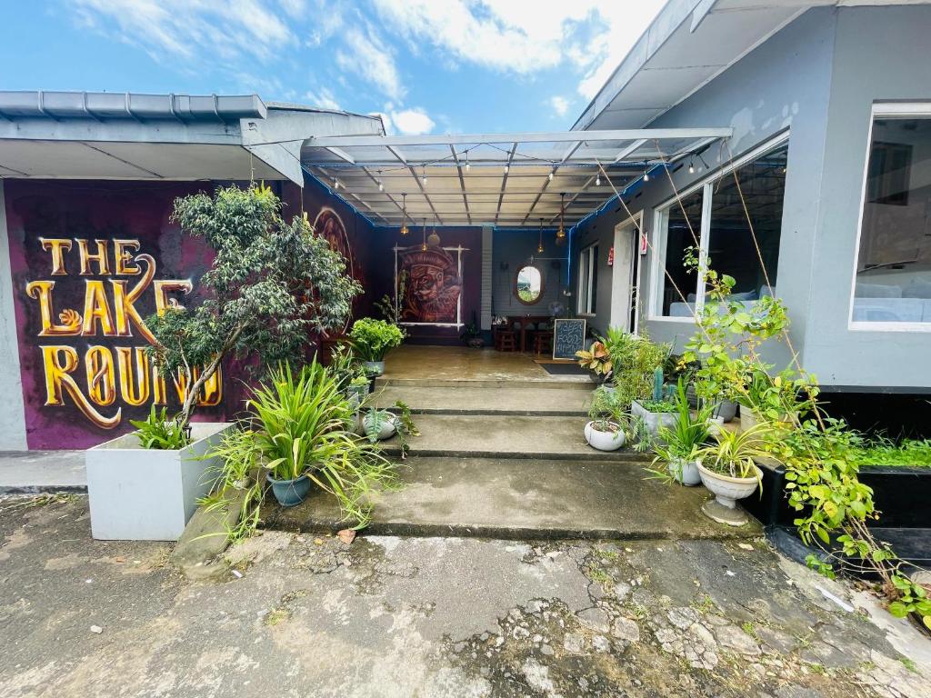 The Lake Round Guest House - 10