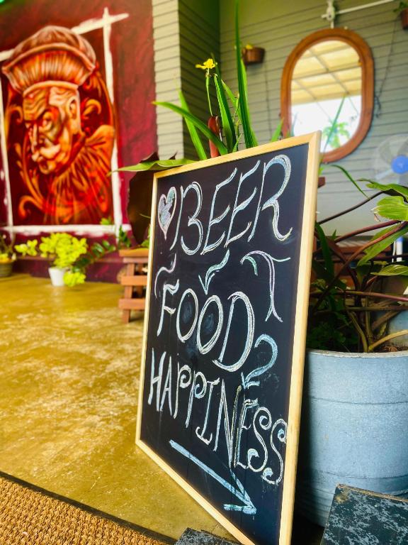 The Lake Round Guest House - 8