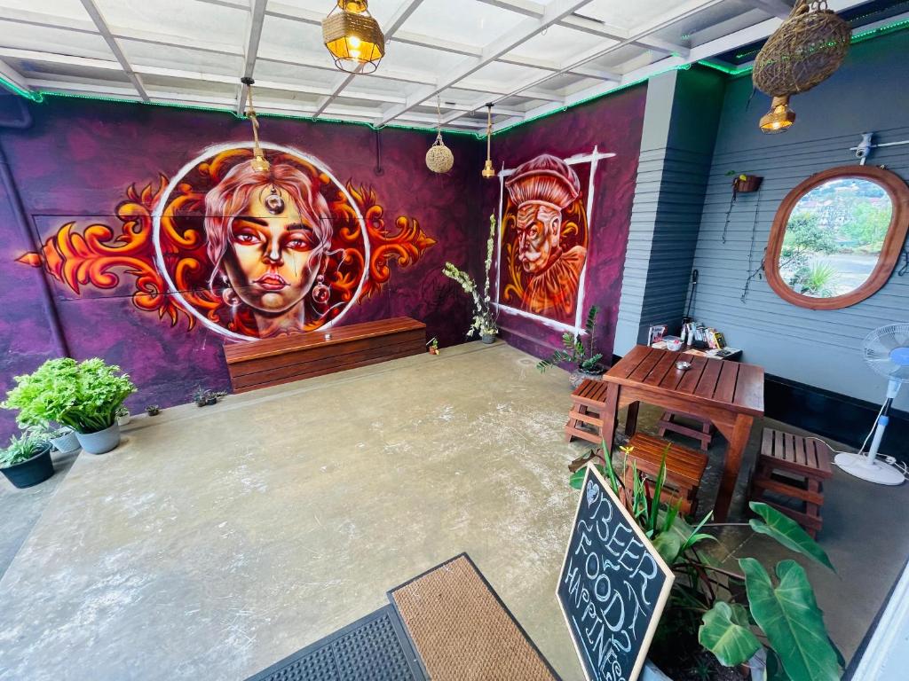 The Lake Round Guest House - 11