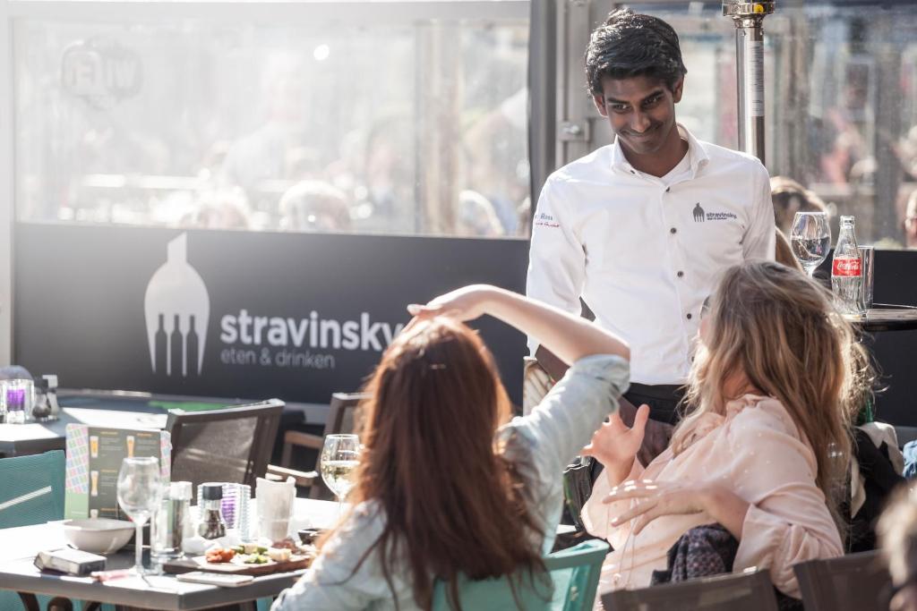 Os clientes hospedados em Stravinsky Slapen