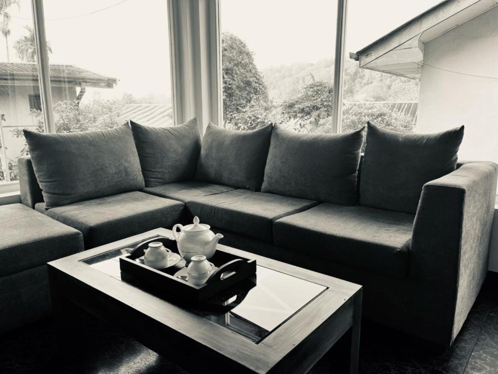 The Lake Round Guest House - 13