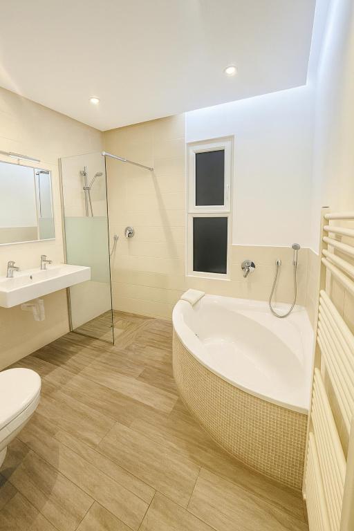 Work & Travel Lodge Münsingen - Three-Bedroom Chalet