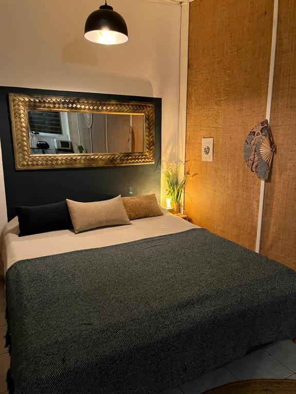 Ένα ή περισσότερα κρεβάτια σε δωμάτιο στο Studio Saint-Pierre