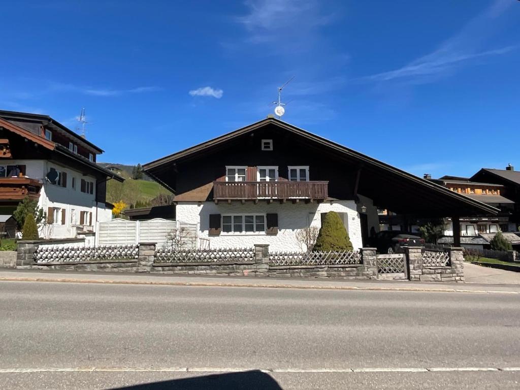 Bygningen som feriehuset ligger i