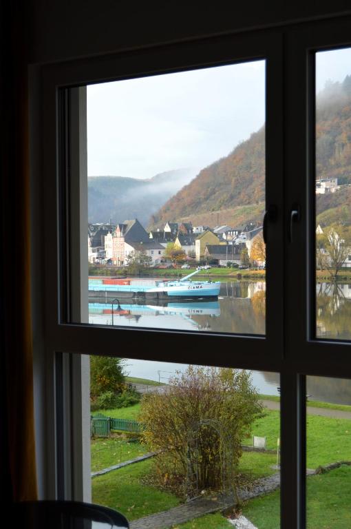 a view of a river from a window at Ferienwohnung Grüne Boje in Bullay