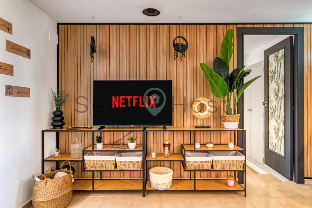 Et tv og/eller underholdning på Breathtaking Loft La Muralla Roja, WiFi, 2BR