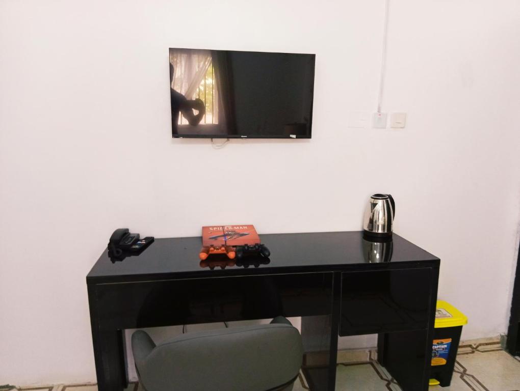 TV/trung tâm giải trí tại Heirloom Luxury Hotel and Apartments