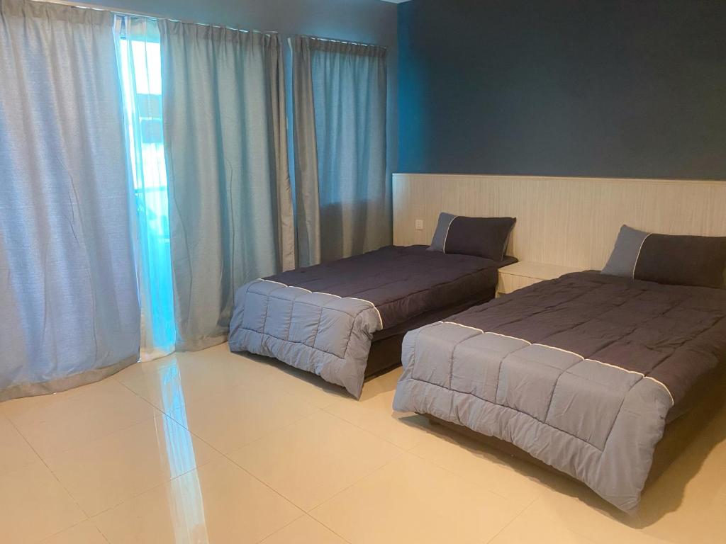 En eller flere senge i et værelse på IRONMAN HomeStay