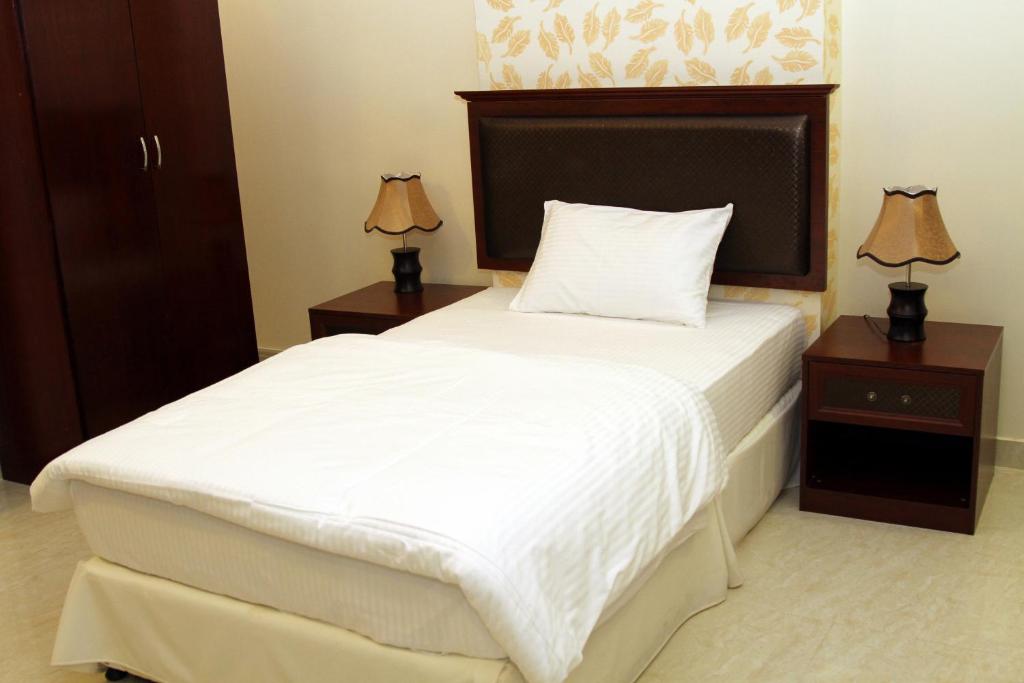 Postel nebo postele na pokoji v ubytování Dar Al Khaleej Hotel Apartments