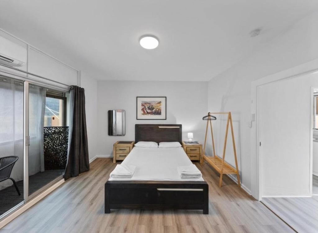 Postel nebo postele na pokoji v ubytování Perth CBD Retreat