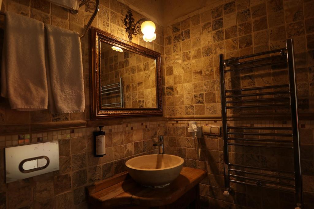 Artium Cave Hotel - Chambre Lit King-Size Avec Balcon
