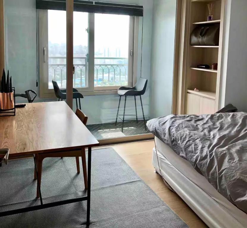 a living room with a couch and a table at 여성전용1인숙소 Milli Home 
