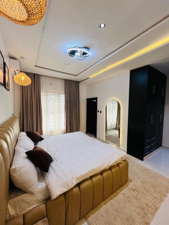 Una cama o camas en una habitación de Luxury apartment