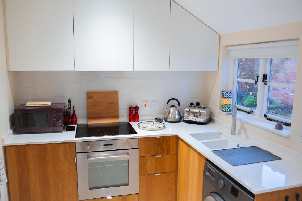 The Cotswold Luxe Cottage 8
