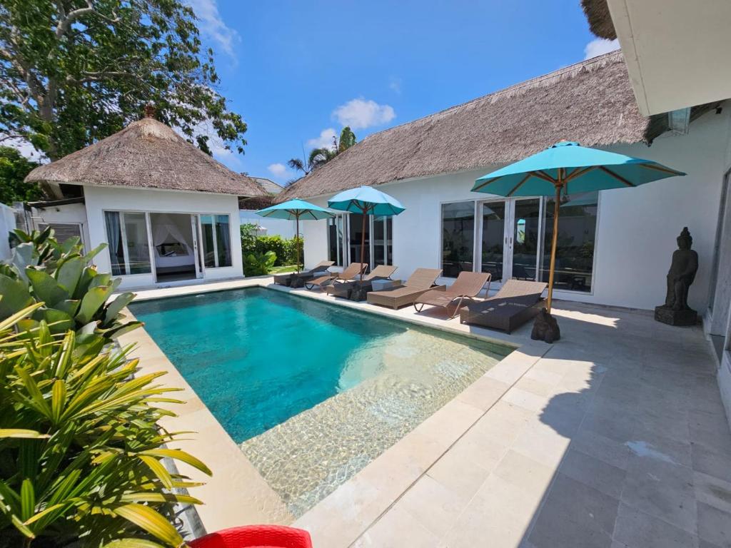 Hồ bơi trong/gần Villa Matahari