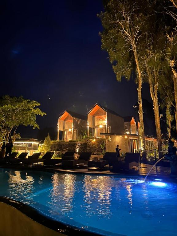Бассейн в Maisaba Kintamani Luxury Cabin and Bistro или поблизости
