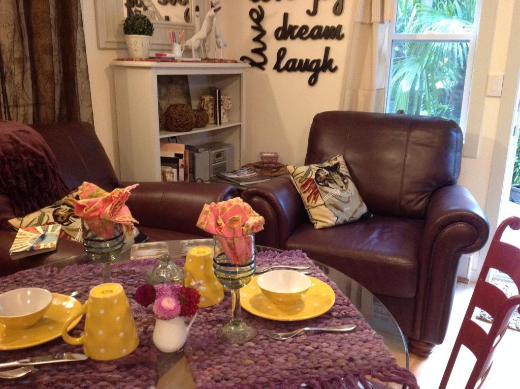 a living room with a table and a leather couch at Magnolia Petal in Ganges