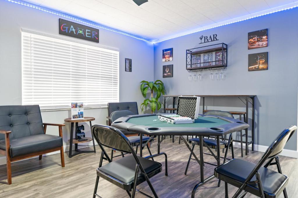 a waiting room with a table and chairs at Family Friendly 3BR Escape with Game Room, Fire Pit & Outdoor Dining Sleeps 6 in Mount Dora