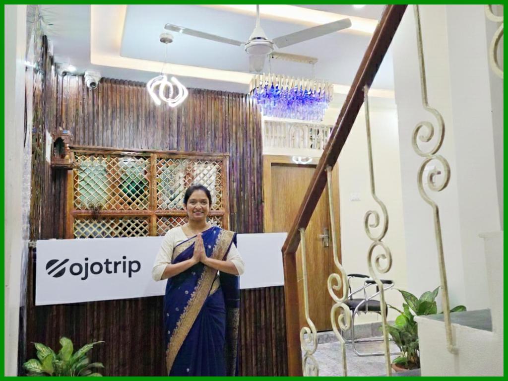 Επισκέπτες που μένουν στο Hotel RGH Palace Inn NEAR VISHWANATH TEMPLE # Fully Air Conditioning Luxuary Hotel