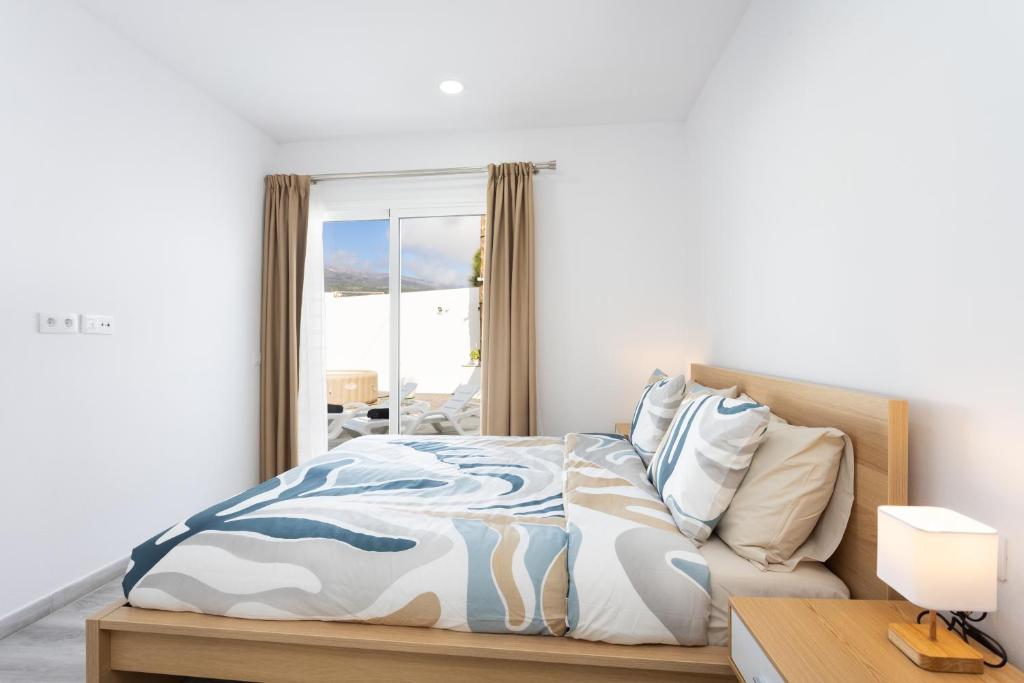 Ένα ή περισσότερα κρεβάτια σε δωμάτιο στο Casa Doña Juana - Villa de 4 dormitorios con jacuzzi y gran zona exterior