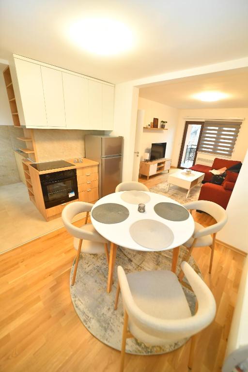 a kitchen and living room with a table and chairs at Vila Lepa in Užice