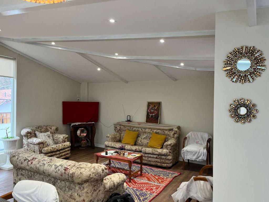 Et opholdsområde på Casa Corrales with Beautiful Church Views