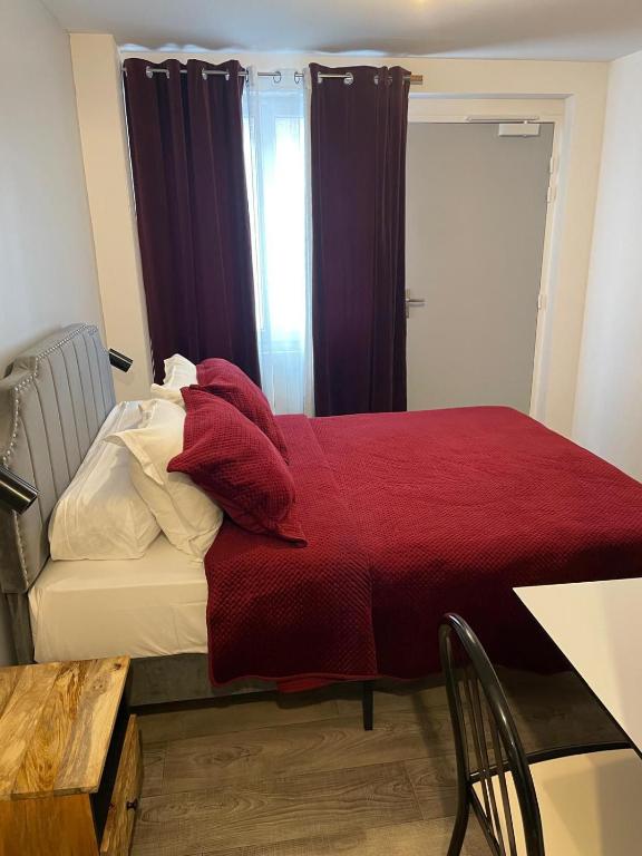 Hôtel Saint - Charles - Double Room With Private Bathroom