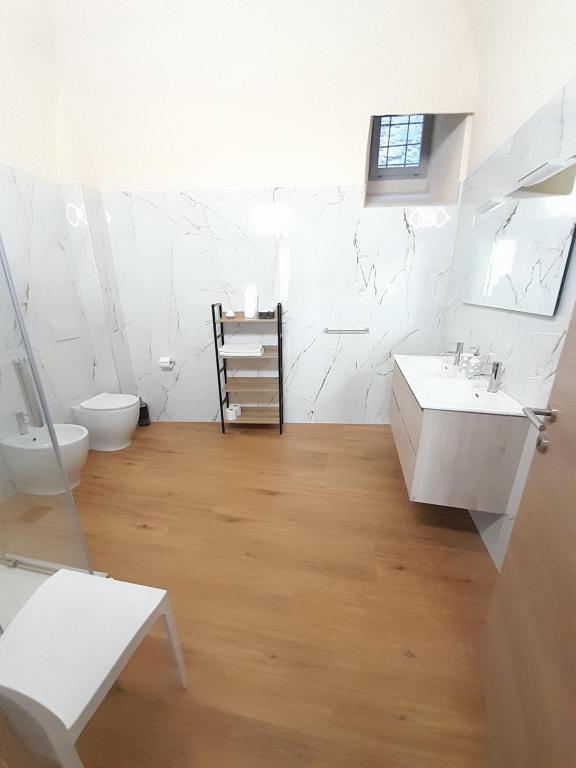 Ένα μπάνιο στο Apartment Centro Storico Il cielo in una stanza