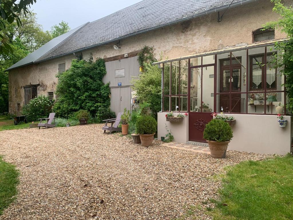 Κήπος έξω από το Chez Valérie et François