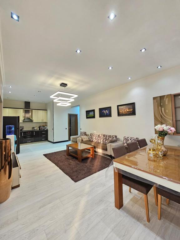 صورة لـ Luxury Apartment with stunning city view في دوسهانبي