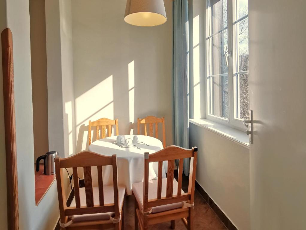 Pensjonat Jeleni Róg - Habitación Cuádruple Con Vistas A La Montaña