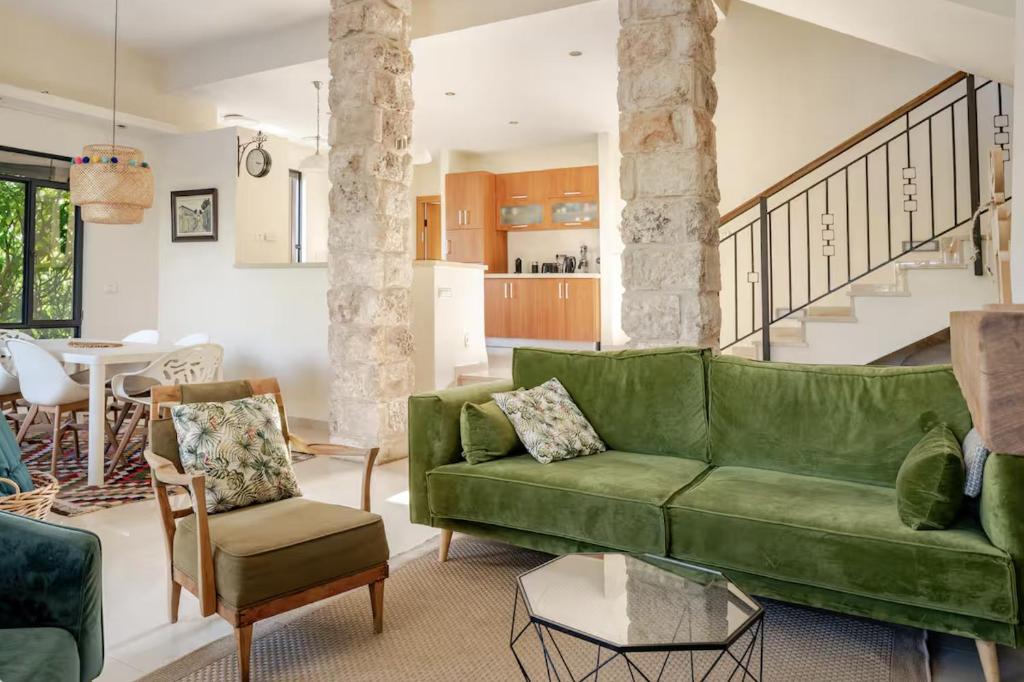 Et opholdsområde på Mountain Garden Villa