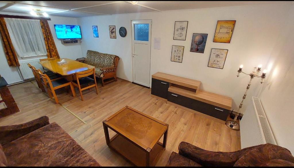 a living room with a table and a dining room at Cabana Lunca in Lunca Ampoiţei