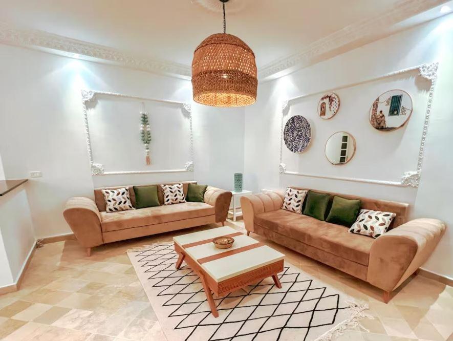 Χώρος καθιστικού στο urban oasis in harhoura steps from the beach