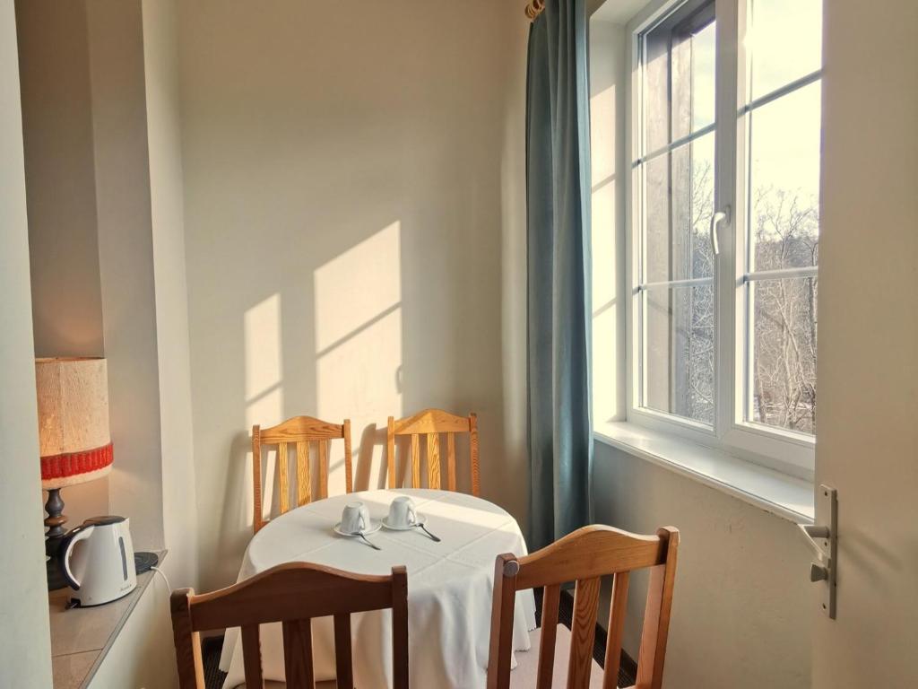 Pensjonat Jeleni Róg - Habitación Familiar Con Vistas A La Montaña